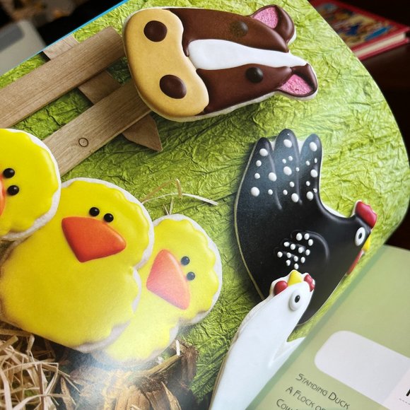 BOOK NEW 100 Animal Cookies to Decorate Step by Step Softcover 144 Pages - Picture 6 of 14